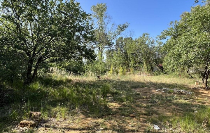 Terrain   UZES   93 000 € 